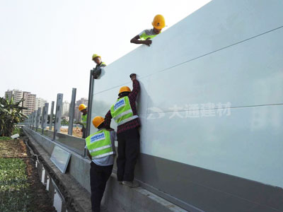 深圳大通建材施工工地鋼結(jié)構(gòu)圍擋價(jià)格是多少？
