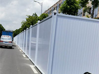 建筑工地用PVC圍擋有哪些優(yōu)勢和特點？