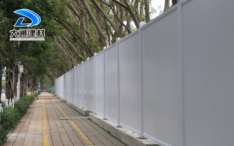 深圳大通建材有限公司，安裝PVC施工圍擋對建筑工地有哪些好處?