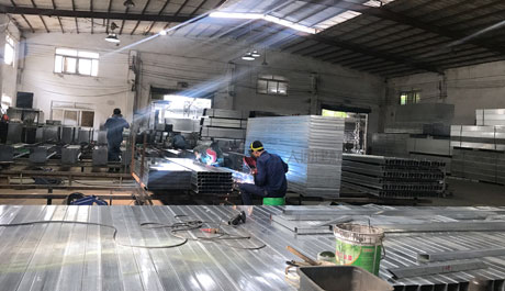 深圳大通建材，引領(lǐng)施工工地圍擋新市場(chǎng)，鋼圍擋、pvc圍擋生產(chǎn)銷(xiāo)售廠(chǎng)家。